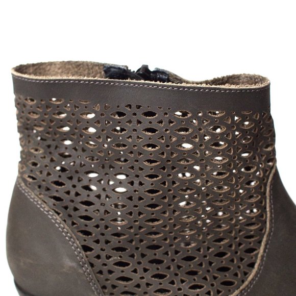 Klub Nico Size 8 Gray Ankle Boots with Laser Cutouts - Picture 8 of 14